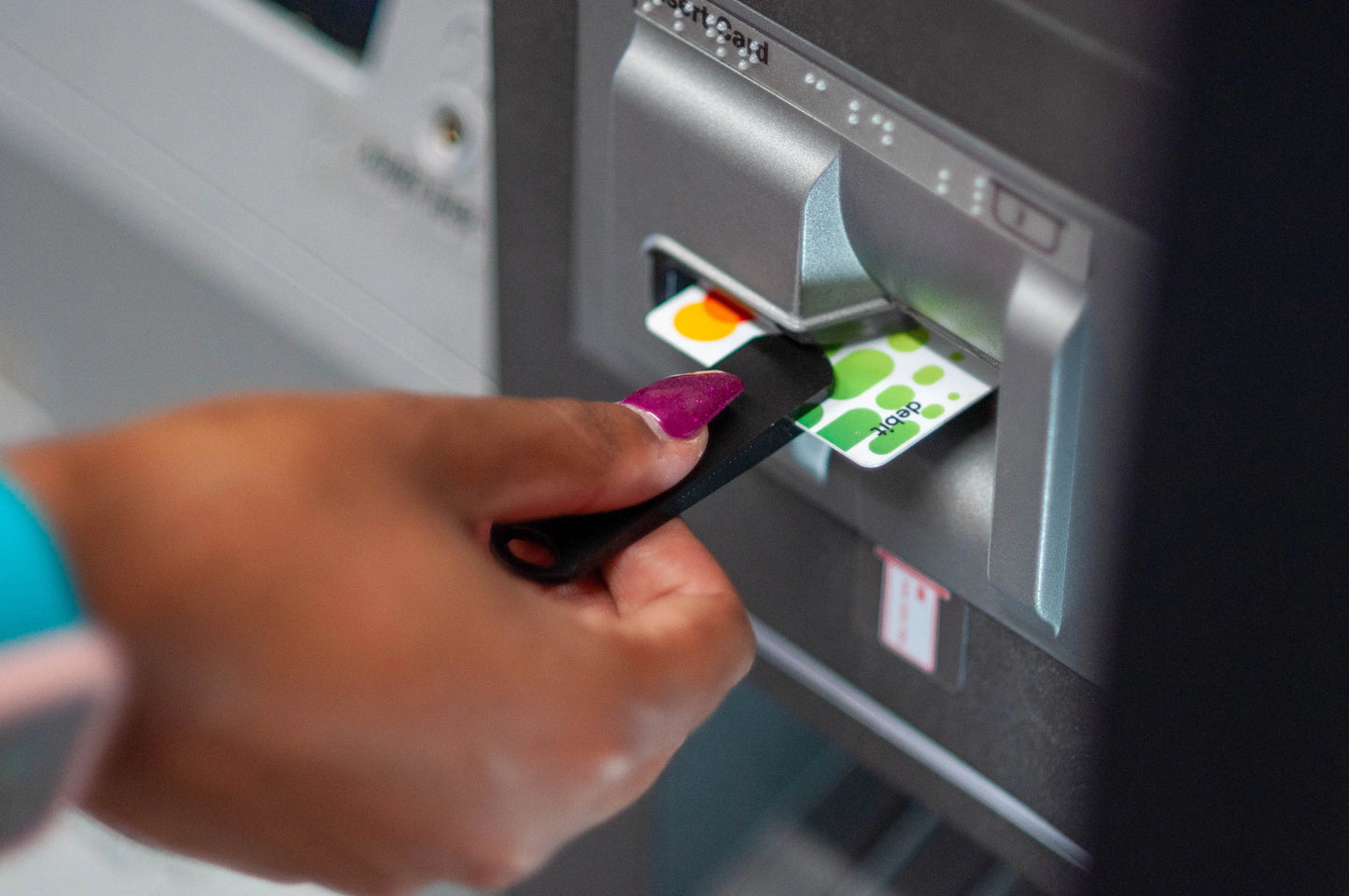 NailSafe: A Card Grabber For Long Nails